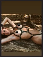 As Erotik Siyah Kelepçe Detaylı Seksi Fantezi Özel Bölgesi Açık Deri Kostüm - Görsel 2